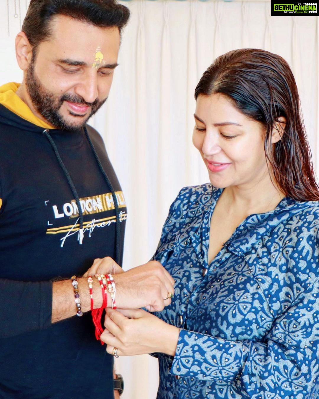 Debina Bonnerjee Instagram - Happy rakshabandhan to all of you!!!! Thought I will post b4 it is too late…was busy celebrating Rakhi with my brothers both days. 11th night and 12th morning!!! Blessed with the best 🤗❣️ . #debinabonnerjee #love #celebration #family