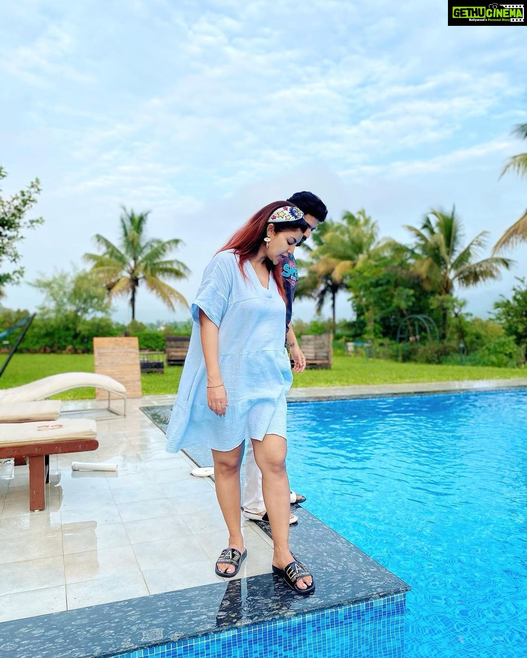 Debina Bonnerjee Instagram - On a gloomy rainy day today remembering one of the most comfortable stay all thanks to @kayak_in for helping me with the booking! Uff just look at the greens and the blues and offcorse us 😉 #ad