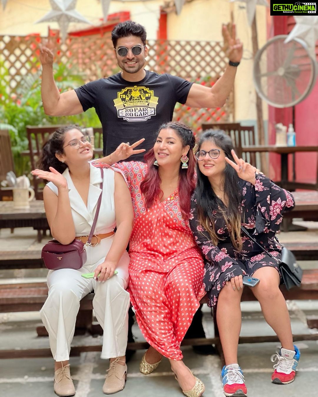 Debina Bonnerjee Instagram - When your sisters come to visit… like a breath of fresh air… . #mylifestory my outfit @monkandmei