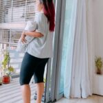 Debina Bonnerjee Instagram - Singing to her her favourite song… #canthelpfallinginlove by #elvispresley … That’s how my mornings look like. . #mybaby @lianna_choudhary . Sleep suit by @tulobabyindia