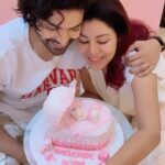 Debina Bonnerjee Instagram – The homecoming was so surreal. Coming back home as three. And now we know the colour it is pink pink pink…. pink all over and with happiness.
Thankuuuuu @ishitanshroff @lavenderskies.inc for such amazing execution…
And Amy little girls @jeevitaoberoi jeevi massi for pouring out all her heart ❤️
💖
.
#daddysprincess is home @guruchoudhary
.
#homecoming #babygirl #girl #gurmeetchoudhary #debinabonnerjee #gurbina