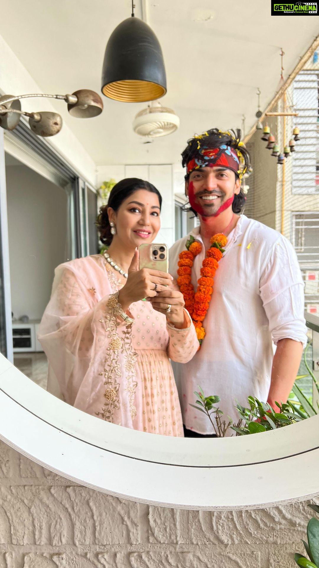 Debina Bonnerjee Instagram - Happy holi doston! Enjoying traditions in its minimalistic format. . Wearing @monkandmei Holi colours @nirmalaya (organic colours free from chemicals) . #happyholi #traditions #gurmeetdebina #preggo #🤰 #ReelHoliParty #ReelsPeHoli #HappyHoli #HoliHai #ReelHoliChallenge #ReelsPeTV #IndianTVFiesta