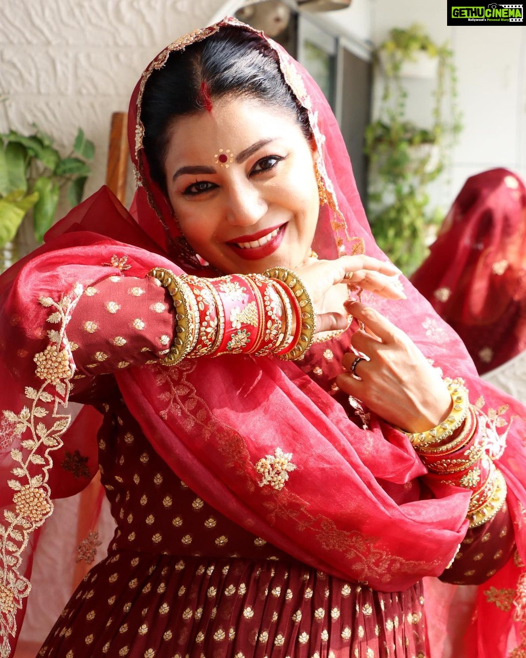 Debina Bonnerjee Instagram - Sharing the look I thought of creating. . Wanted to look more bangali though but ended up looking Bihari or may be more North Indian. . . Thanku @monkandmei for coming up with this red / maroon traditional outfit in such a short notice π― . Thanku everyone for keeping me in your blessings . . P.s. I ate a few kilos . #saadh #look #ootd #bengali #traditional #foodie