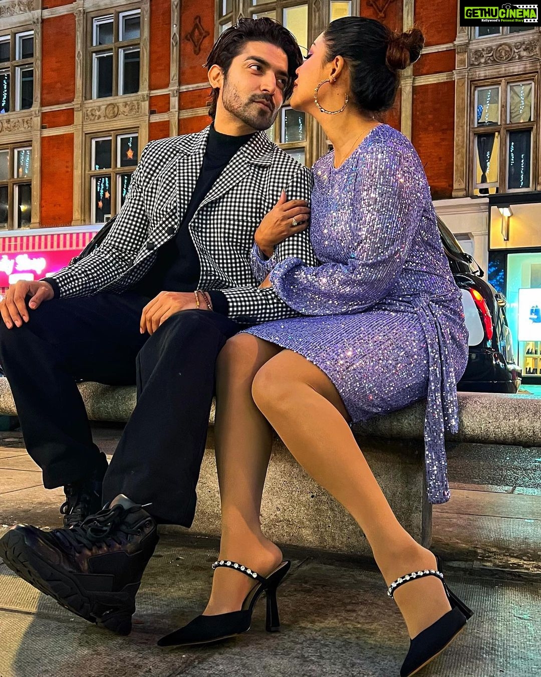 Debina Bonnerjee Instagram - It’s always incredible when with you. Let’s make this year phenomenal!! Welcome 2022 🎉❤️ #happynewyear @debinabon . . . . . . . #gurbina #gurmeetchoudhary #debinabonnerjee #happynewyear2022 . . Debina’s outfit @kazowoman Styled by @simrankhera5 X @styledbyayushidixit London, United Kingdom