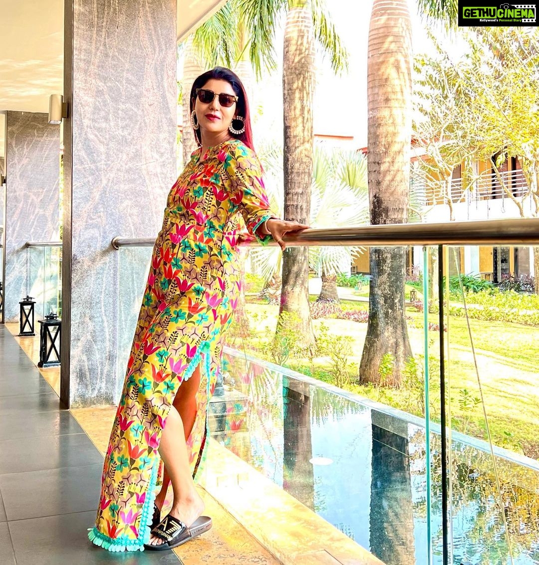 Debina Bonnerjee Instagram - Working in tandem with my surrounding even with my outfit🌻💚 . . Comfy and stylish @bohoraani X @simrankhera5 X @styledbyayushidixit . Location @planethollywoodgoa Travel partner @travelwithjourneylabel . #PlanetHollywoodGoa #TravelWithJourneyLabel #JourneyLabel #YouAreSpecial #ThinkHolidayThinkJourneyLabel Planet Hollywood Beach Resort Goa