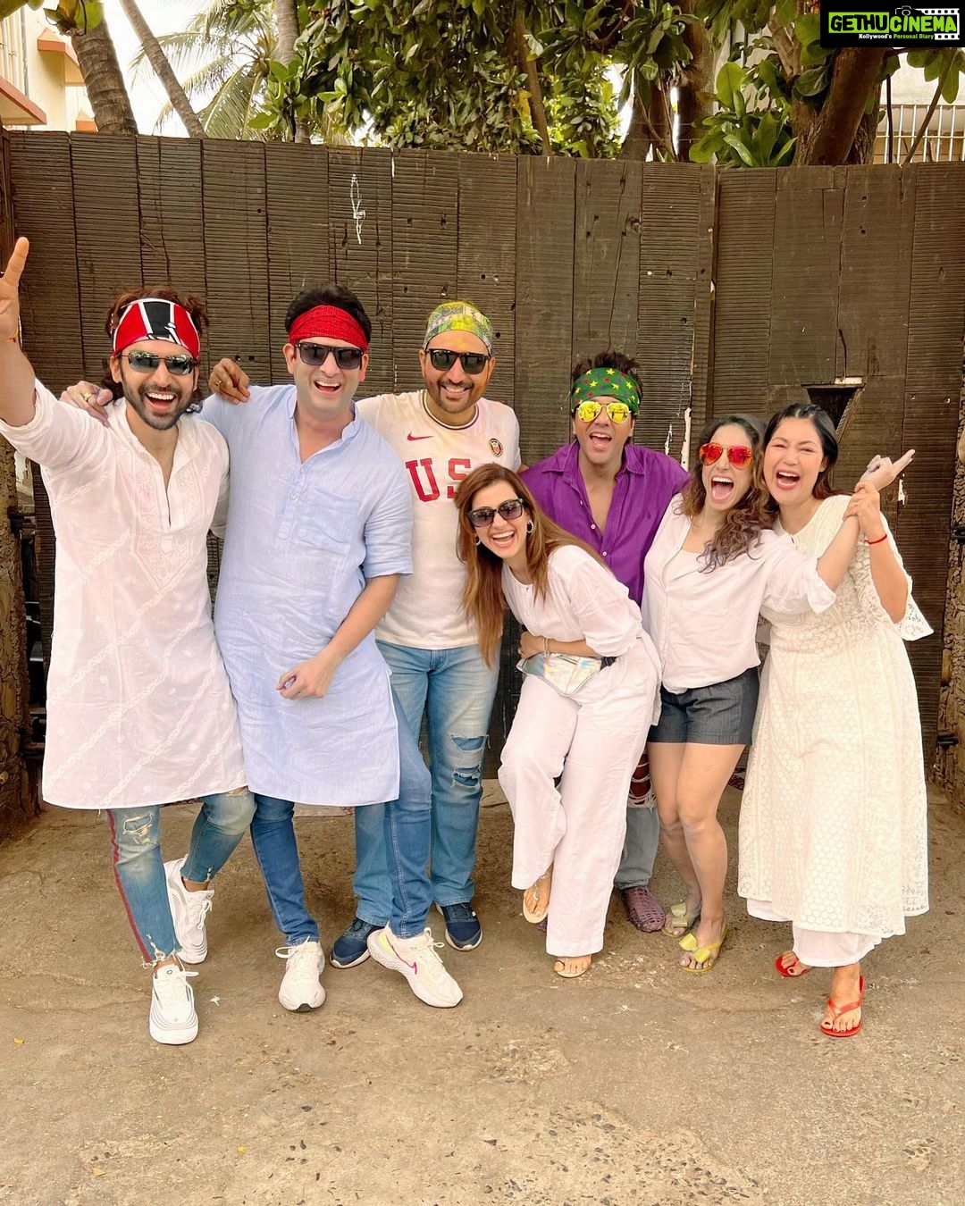 Debina Bonnerjee Instagram - Hamara wala happy holi . . . . . #happyholi #firstholi @guruchoudhary @lianna_choudhary @divishaadiva