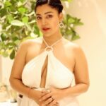 Debina Bonnerjee Instagram – Feeling bold & beautiful while posing in my favourite colour 🤍
Admiring & Accepting all the beautiful changes within me..
This song lyrics suites my current state of mind : “If I was you, I’d wanna be me too.” 😉🥰 #selflove
.
Dress : @ikichic_official 🤍
.
.
#love #bold #confident #debinabonnerjee Ditas Mumbai