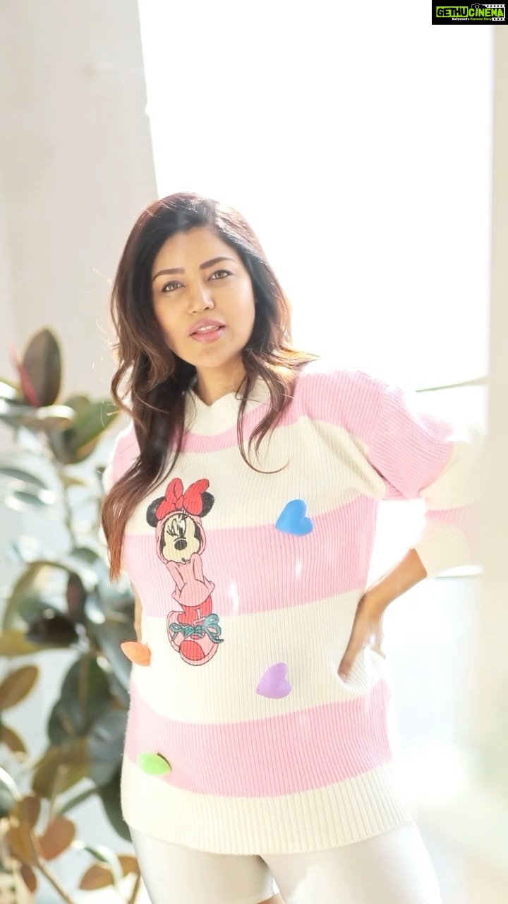 Debina Bonnerjee Instagram - As many times as you want… I can POSE 😜 . #poseforthecamera #youlikemenow #pose #reelsinstagram #sundayvibes #sunday 📷 @sk_.click @irshad__hair @bigcee_fashionfirst