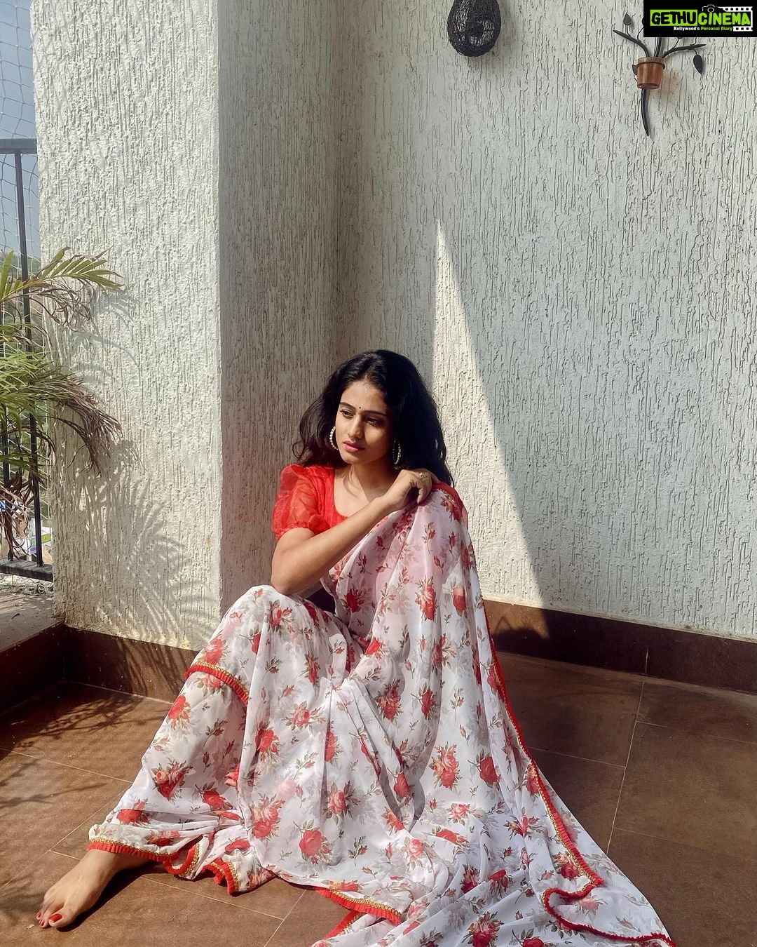 Deepthi Manne Instagram - No Indian girl can ever say no to the magic of saree! Designer: @mickeyfashions6 In love with your sarees ❤️
