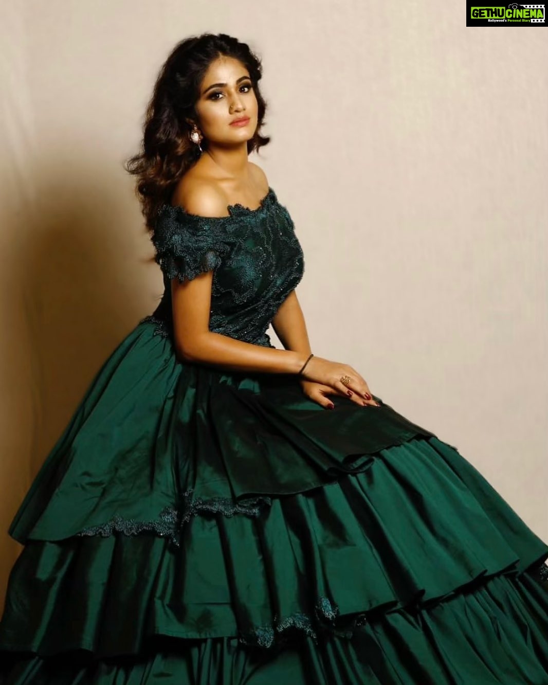 Deepthi Manne Instagram - Finding conventional beauty is easy... Expressing #TrueBeauty is where the craft comes in #visions #throwback Photographer: @vasanthan_kumarasamy MUA: @ibbanimakeoverartistry Stylist: @chandangowda_official Designer: @samyakkclothing