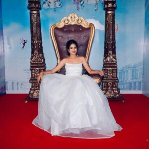 Deepthi Manne Instagram - Feeling like a Disney princess 👸🏼

Thank You @anvi_closet ❤️❤️

Hairstylist: @hepsiba_hairstylist_offical_07