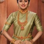 Delna Davis Instagram - தாயின் அன்பைப் போல் தூய்மையான தங்கம். @annaijewellers #jewellery #jewelry #fashion #earrings #necklace #handmade #gold #accessories #jewellerydesign #love #jewels #ring #style #jewelrydesigner #handmadejewelry #bracelet #jewelryaddict #rings #diamond #diamonds #indianjewellery #wedding #jewelrydesign #jewellery