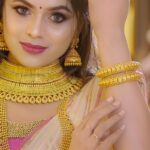 Delna Davis Instagram - Come with me into this world of gorgeous sparkling Diamond Jewellery. Welcome to the big Jos Alukkas showroom in Trivandrum. The highlight of their Diamond collection is undoubtedly the variety in Jewellery design. You can find budget-friendly minimalist Diamond pieces and also luxuriously crafted designer Diamonds. Do check out Jos Alukkas to live your Diamond dreams. #josalukkas #josalukkasonline #diamondjewellery #DiamondFestival #sayitwithdiamonds #Newarrivals #Trends2022 #zairacollections Jos Alukkas Jewellery