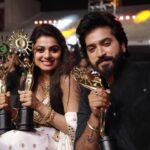 Delna Davis Instagram - Thank you 🙏 So much #anbevaa audience for supporting us . #suntv #varumika #skv2022 #sunawards