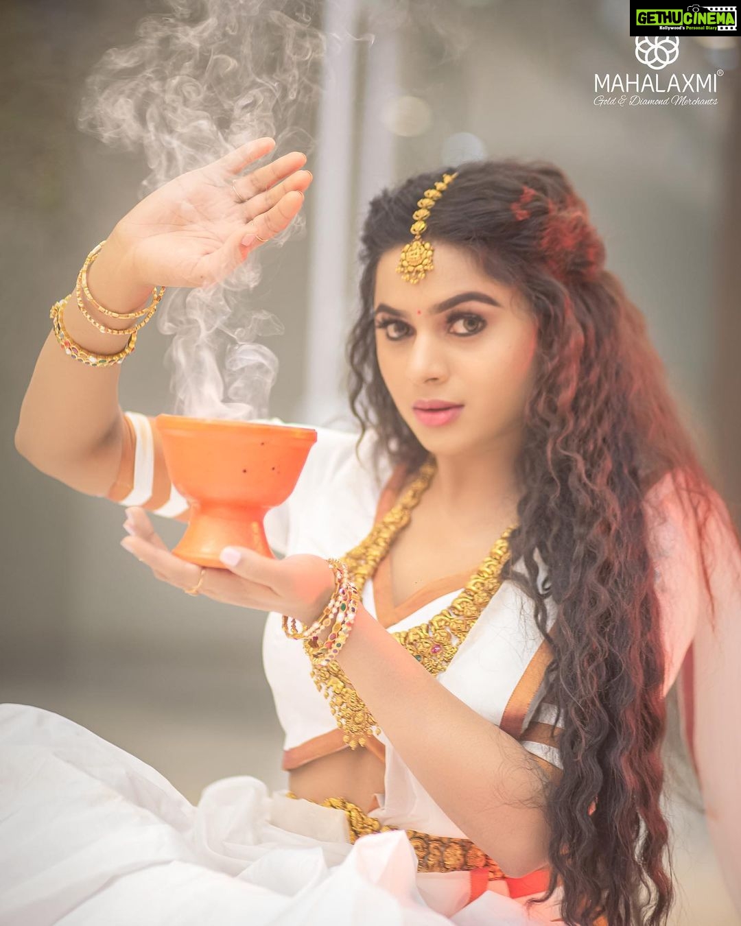 Delna Davis Instagram - Brand @mahalaxmiadyar . Outfit π @suhanyalingamdesign . Mua @makeover_by_miga . Hairdo @saima_ads_hairstyling_artist . π₯ @dhanush__photography . #delnadavis Exclusive Heritage Jewellery collections, Call us at +91 98841 69163 #gold #bride #delnadavis