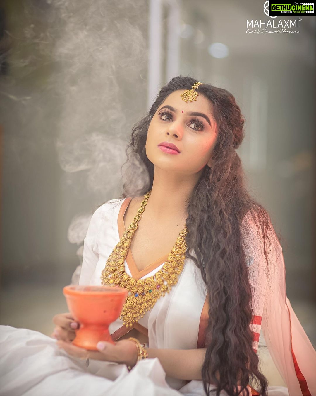 Delna Davis Instagram - A mesmerizing melange of beauty and grace done with perfection combined with handpicked Tanzanite beads that are artfully blended and chiseled from Mahalaxmi Gold and Diamonds. . Outfit 👗 @suhanyalingamdesign . Mua @makeover_by_miga . Hairdo @saima_ads_hairstyling_artist . 🎥 @dhanush__photography . #delnadavis Exclusive Heritage Jewellery collections, Call us at +91 98841 69163 Please follow our account to get more updates. See the link in our bio above for the product page - @mahalaxmiadyar Walk into our store at: 97 & 99, LB Rd, next to Hotel Bharani, Thiruvanmiyur, Chennai, Tamil Nadu 600041 #dailywear #brides #love #finejewellery #highjewelry #goldjewellery #jewellerylover #instagood #traditionaljewellery #ootd #bridesofsouthindia #bridalset #jewellerytrend #wedmegood #bridaljewellery #chennai #jewellery #jewelry #fashion #gold #jewellerydesign #handmadejewelry #jewelrydesigner #jewelryaddict #bridal #jewelrydesign #jewellerylover #onlineshopping #design #bhfyp