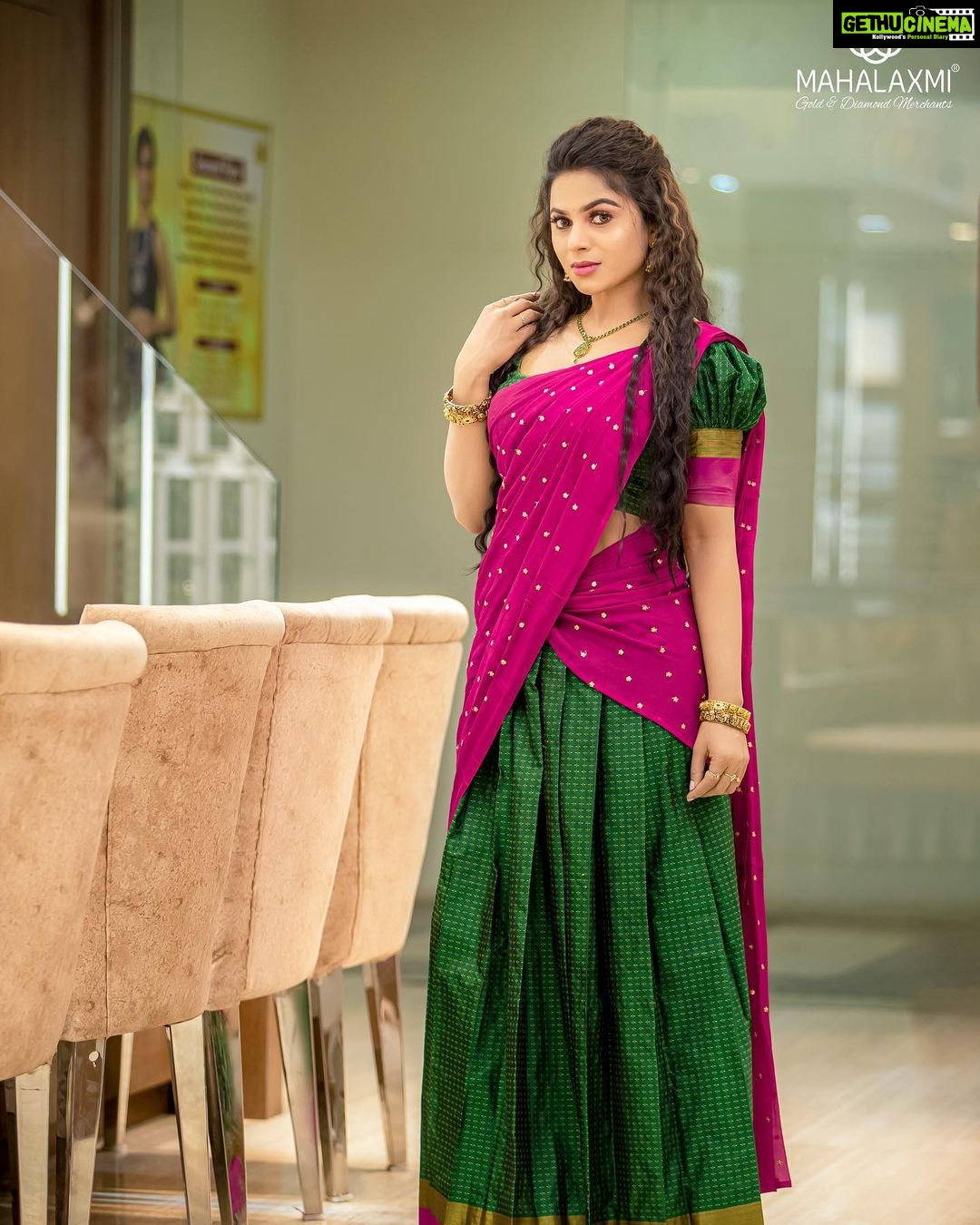 Delna Davis Instagram - Brand @mahalaxmiadyar . Outfit @ivalinmabia . Mua @makeover_by_miga . Hairstylist @saima_ads_hairstyling_artist . 🎥 @dhanush__photography .