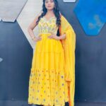 Delna Davis Instagram - Vanakam thamizha @suntv . Outfit @saibhairavi_boutique . Mua @kalaiartistry . Hairstylist @red_makeover