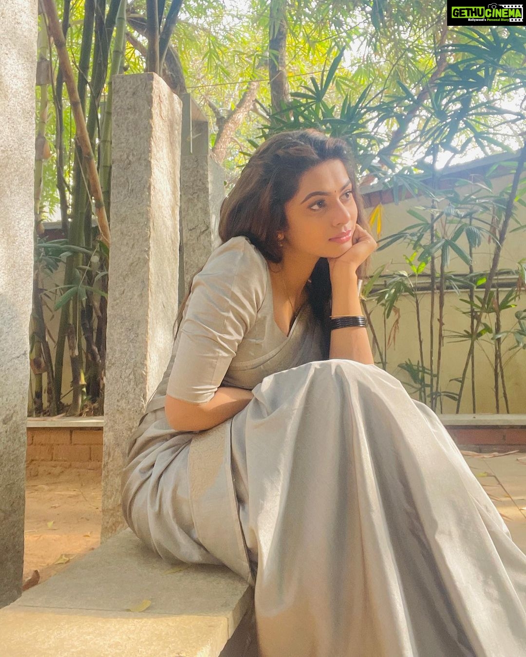 Delna Davis Instagram - Good evening 🕊️ #anbevaa