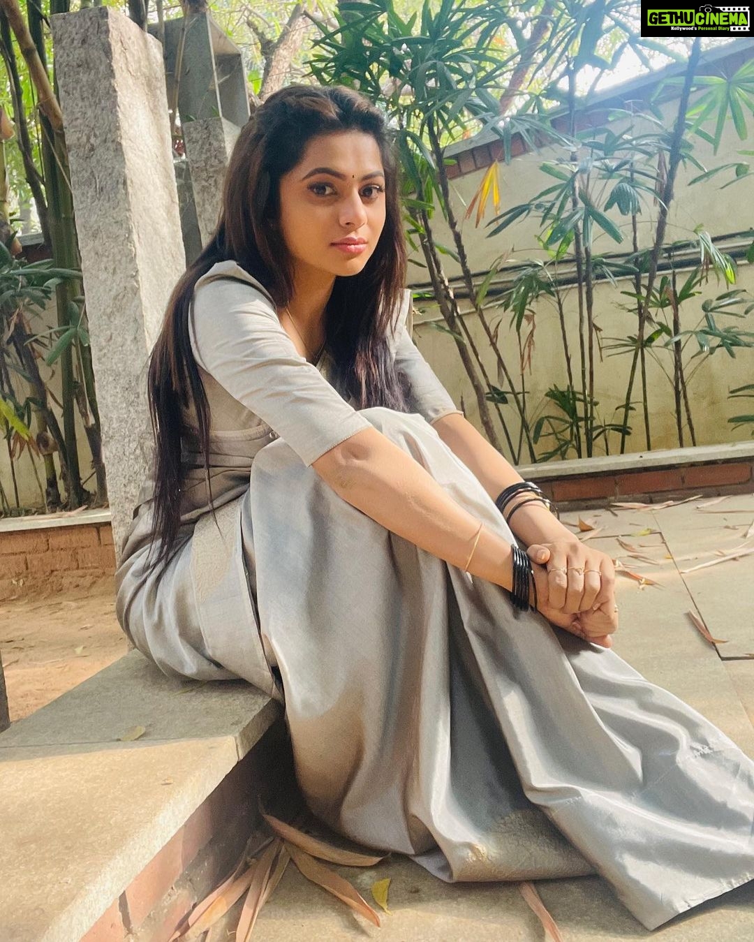 Delna Davis Instagram - Good evening 🕊️ #anbevaa