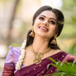 Delna Davis Instagram - traditional and contemporary gold jewellery designs from @mahalaxmiadyar Crafted with precision for you to shine and Dazzle. Dwell in the limelight with Mahalaxmi gold Come and visit the masterpieces of the Royal Era.
