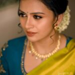 Dhanya Mary Varghese Instagram - Traditional 💙 📸 @saneshphotography MUA @divyas_makeover_ 🥻 @thanzscouture #dhanyamaryvarghese #actor #model #dance #photooftheday #photography #traditionalwear #jewellery #flower #hair #hairstyles #hairart #makeupideas #biggbossmalayalam #biggbosstop5 #biggbossmalayalamseason4 #bigboss #actress #movies #saree #greensaree #blue #blueblouse💙 #traditionalwear #style #stylish