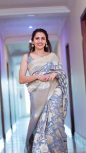 Dhanya Mary Varghese Instagram - Whatever makes you truly happy,do that.
Reel shot on my dear friend @gowri_krishnon ‘s wedding day.

MUA : @divyas_makeover_ 
Saree : @the.cottonmill 

#dhanyamaryvarghese #malayalamactress #biggbossmalayalamseason4 #biggbossmalayalamtop5 #dancelover #dancer #malayalammovies #malayalamserials #asianet
