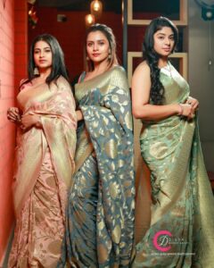 Dhanya Mary Varghese Instagram - The simplest way to look both modest and hot is wearing a saree. Thank you Krishna @the.cottonmill for this beautiful saree❤

Make up: @divyas_makeover_
📸 :@gladmantisphotography
🎥 :@_raylightsphotography _
👗 : @the.cottonmill

#dhanyamaryvarghese #seetha #seethakalyanam #padathapainkili #actress #serials #movieactress #biggbossmalayalamseason4 #biggbosstop5 #photooftheday #photographers_of_india #weddingphotography #wedding #makeup #hairstyle