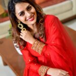 Dhanya Mary Varghese Instagram - Outer beauty attracts, but inner beauty captivates❤ 👗@thanzscouture 📸@arvind_venugopal_ @hair style @reenuchandramukhi #dhanyamaryvarghese #red#reddress #beauty #innerpeace #positivequotes #happiness #happinessquotes #dancer#model #actor #biggbosscontestants #biggbossmalayalamseason4 #biggbosstop5