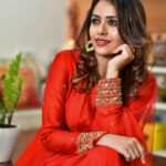 Dhanya Mary Varghese Instagram - Ultimate brightness ❤ 👗@thanzscouture 📸@arvind_venugopal_ Hair style @reenuchandramukhi #dhanyamaryvarghese #reddress #red #hairstyles #happy #hair #haircolor #şalvar #actress #dancer #model #photograph #biggbossmalayalam #biggboss #biggbossmalayalamseason4 #biggbosstop5 #filmactor #bright #brightcolors #brightcolorsmakemehappy