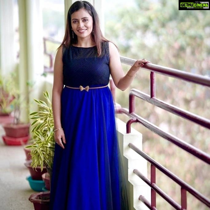 Dhanya Mary Varghese Instagram - Thank you @tvisha_designz for this👗 #dhanyamaryvarghese #actress #movie #actorslife #gown #blue #style #simple #simplicity #naturalmakeup #photography #biggboss #biggbosstop5 #4thrunnerup