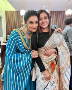 Dhanya Mary Varghese Instagram - That was a great moment. @jasofashions Inauguration. Was so happy to be part of the new venture, an initiative by our dear @jaz_oo chechi and Shibuchayan. Met that team after a long time.

#newbotique #cochin #likeafamily #johnjacob #dhanyamaryvarghese #actors #inauguration #jasofashions