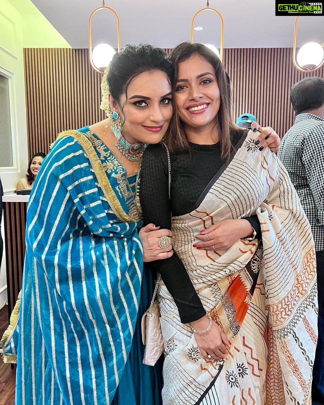 Dhanya Mary Varghese - 8.9K Likes - That was a great moment. @jasofashions Inauguration. Was so happy to be part of the new venture, an initiative by our dear @jaz_oo chechi and Shibuchayan. Met that team after a long time.
#newbotique #cochin #likeafamily #johnjacob #dhanyamaryvarghese #actors #inauguration #jasofashions
