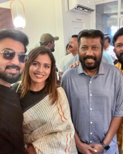 Dhanya Mary Varghese Instagram - That was a great moment. @jasofashions Inauguration. Was so happy to be part of the new venture, an initiative by our dear @jaz_oo chechi and Shibuchayan. Met that team after a long time.

#newbotique #cochin #likeafamily #johnjacob #dhanyamaryvarghese #actors #inauguration #jasofashions