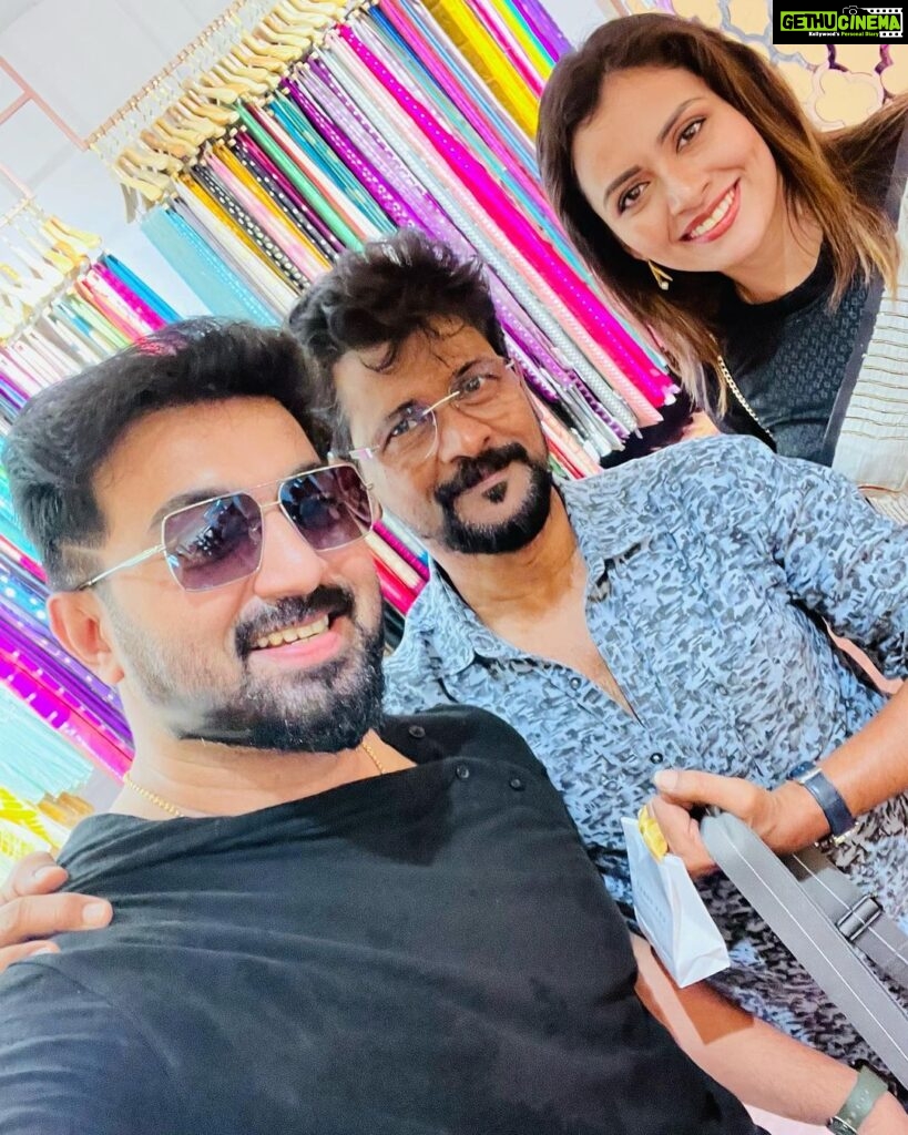 Dhanya Mary Varghese Instagram - That was a great moment. @jasofashions Inauguration. Was so happy to be part of the new venture, an initiative by our dear @jaz_oo chechi and Shibuchayan. Met that team after a long time. #newbotique #cochin #likeafamily #johnjacob #dhanyamaryvarghese #actors #inauguration #jasofashions