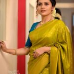 Dhanya Mary Varghese Instagram - The joy of dressing is in wearing a saree💙 🥻 :@thanzscouture 📸 :@saneshphotography MUA :@divyas_makeover_ Edit :@syamkumar_ms #dhanyamaryvarghese #actress #movie #modelling #modellife #dancer #seetha #seethakalyanam #asianet #tv #serial #saree #sareelove #sareedraping #greensaree #blue #bluegreen #ethinic #ethinicstyle #ethinicjewellery #ethicalfashion #ethinicwear #ethi#sareefashion #sareelover #sareelovers #biggboss #biggbossmalayalamseason4 #biggbosstop5