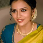 Dhanya Mary Varghese Instagram - Traditional 💙 📸 @saneshphotography MUA @divyas_makeover_ 🥻 @thanzscouture #dhanyamaryvarghese #actor #model #dance #photooftheday #photography #traditionalwear #jewellery #flower #hair #hairstyles #hairart #makeupideas #biggbossmalayalam #biggbosstop5 #biggbossmalayalamseason4 #bigboss #actress #movies #saree #greensaree #blue #blueblouse💙 #traditionalwear #style #stylish
