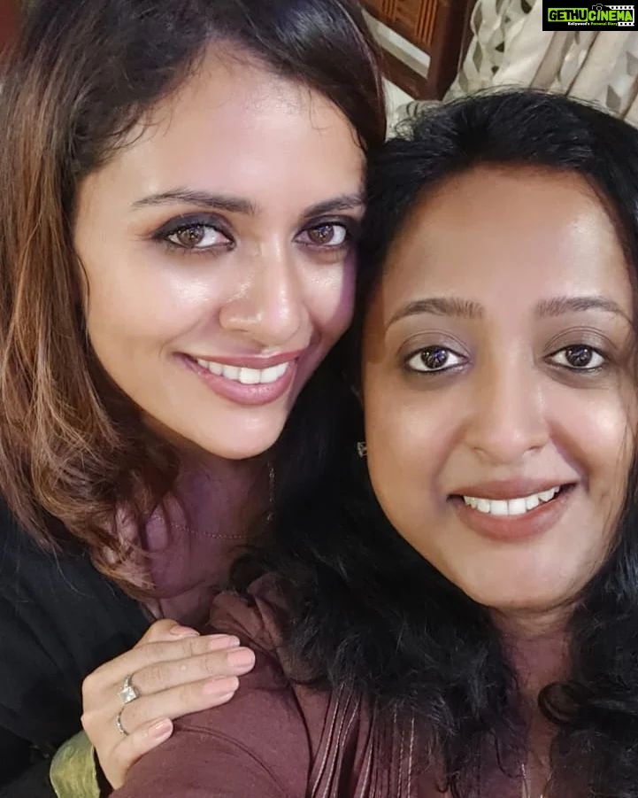 Dhanya Mary Varghese Instagram - Happiest Birthday to my lovely sis🎂. You are always there for me in my good and bad times. Dear, you are my bestie who loves me without any condition. Thank you for all your support and love and care. May god bless you my dear❤ #dhanyamaryvarghese #actorslife #actress#biggbossmalayalam #birthdaywishes #birthdaygirl