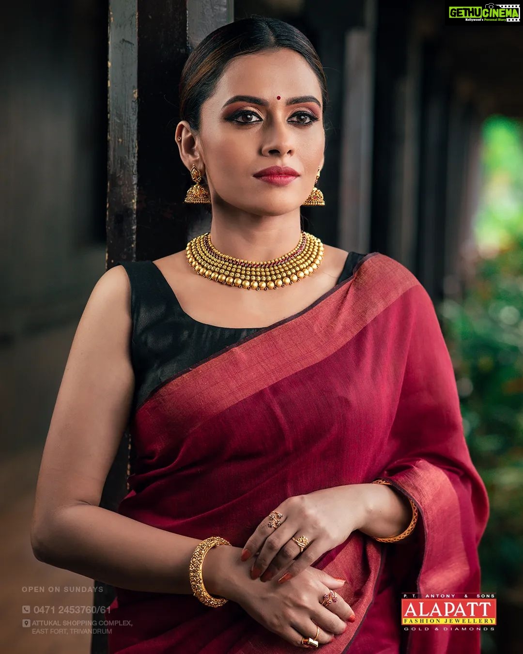 Dhanya Mary Varghese Instagram - Bringing some of the finest jewellery from us to brighten your feed today! How gorgeous does @dhanya_maryvarghese look in this necklace right?! Follow us for more amazing collections of gold and diamond jewellery... Visit our showroom any day of the week and explore some of the finest jewellery collection in Trivandrum. . . . . . . #alapattfashionjewellerytvm #alapattfashion #jewellerydesign #jewelry #jewellery #goldnecklace #goldearrings #jewelleryshowroom #dhanyamaryvarghese #modelphotography #modelshoot #shoot #viralcontent #viralposts #photography #product Alapatt Fashion Jewellery Trivandrum