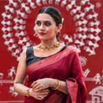 Dhanya Mary Varghese Instagram – Shine brighter than ever.

May this festive season bring you and your loved ones prosperity, happiness and peace… Happy Vijaydashami, Navratri and Dussehra..
.
.
.
.
#alapattfashionjewellerytvm #fashionjewelry #dussehra #navratri #navratricollection #goldnecklace #goldearrings #goldoffer #alapatttrivandrum