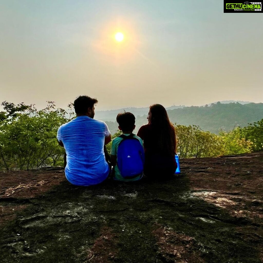 Dhanya Mary Varghese Instagram - Sunrise at Thampuraanpaara, a beautiful spot in Trivandrum. #johnjacob #dhanyamaryvarghese #actors #trekking #trekkingspot #trivandrum