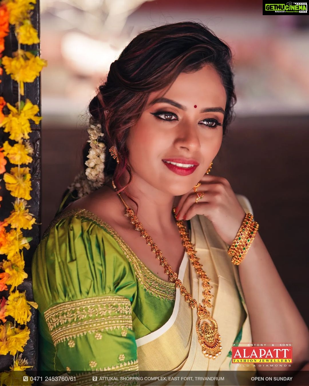 Dhanya Mary Varghese Instagram - Enjoying your Onam weekend? Here's wishing you a peaceful weekend filled with happiness ❤️... . . . . . . #alapattfashionjewellerytrivandrum #dhanyamaryvarghese #photoshoot #jewellerybrand #jewellerydesign #bestintrivandrum #alapattfashionjewellery #alapatttrivandrum #goldnecklace #goldoffer #goldbangles #bestpic #celebrityphotoshoot Alapatt Fashion Jewellery Trivandrum