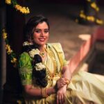 Dhanya Mary Varghese Instagram – How is your Onam Eve coming along? 

May this Onam be bright, prosperous and grant you happy memories and moments to cherish for years to come! Happy Onam from us to you and your loved ones. 
.
.
.
.
.
.
#dhanyamaryvarghese #alapattfashionjewellery #onam2022 #onamvibes #goodvibesonly #goldnecklace #goldoffer #onamoffer #onamcollection #goldanddiamonds #bestintrivandrum #follow #jewellerydesign #jewelry