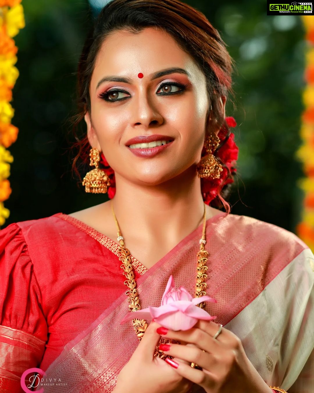 Dhanya Mary Varghese Instagram - Happy Onam❤️ Costumes : @byhand.in MUA Hair and Styling: @divyas_makeover_ DOP: @jeevas_gladmantis @_raylightsphotography_ Ornaments: @dheeksha.jewels #dhanyamaryvarghese#johnjacob #lifewithjod #byhand #onamwear #onamcelebration #malayalamcinema #daya #seetha #deepak #indianwear#ethinicwear #byhandclothing #ethicalfashion #byhandkochi #cottonfabric #malayalamactress #malayalamactor #maheshwarisilk #photooftheday #photos #photographers #onam #onamsaree #onamcelebration #onam2022