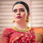 Dhanya Mary Varghese Instagram - We just can't get over how amazingly well our gold necklace is being carried off by the much talented @dhanya_maryvarghese ... You are the reason jewellery should look beautiful. Come visit us and experience some of the finest collections of gold and diamond jewellery. . . . . . #dhanyamaryvarghese #alapattfashionjewellerytrivandrum #goldnecklace #goldearrings #amazingcollection #goldoffer #goldanddiamonds #thebestintrivandrum #bestintrivandrum #goldnecklaceoftheday #necklaces #necklaceoftheday