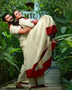 Dhanya Mary Varghese Instagram - ഏവർക്കും തിരുവോണദിനാശംസകൾ

Costumes: @byhand.in

Make up Hair and Styling :@divyas_makeover_

DOP :@jeevas_gladmantis

Ornaments : @dheeksha.jewels

#johnjacob #dhanyamaryvarghese #actors #Asianet #lifewithjod #anvitha #ഓണംവയർ #onam2022 #anarkali #anarkalisuits #ethnicwear #ethnic #fashion #cottonfabric #handloomfabric #handloomfashion #byhandkochi #ethicalfashion #byhand_india #casualouting #sustainablefashion #byhandclothing #byhand #indianwear #ethnicwear #ethicalfashion #inclusivefashion #indianwear #sustainablefashionbrand #vocalforlocal
