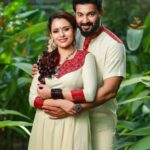 Dhanya Mary Varghese Instagram – ഏവർക്കും തിരുവോണദിനാശംസകൾ

Costumes: @byhand.in

Make up Hair and Styling :@divyas_makeover_

DOP :@jeevas_gladmantis

Ornaments : @dheeksha.jewels

#johnjacob #dhanyamaryvarghese #actors #Asianet #lifewithjod #anvitha #ഓണംവയർ #onam2022 #anarkali #anarkalisuits #ethnicwear #ethnic #fashion #cottonfabric #handloomfabric #handloomfashion #byhandkochi #ethicalfashion #byhand_india #casualouting #sustainablefashion #byhandclothing #byhand #indianwear #ethnicwear #ethicalfashion #inclusivefashion #indianwear #sustainablefashionbrand #vocalforlocal