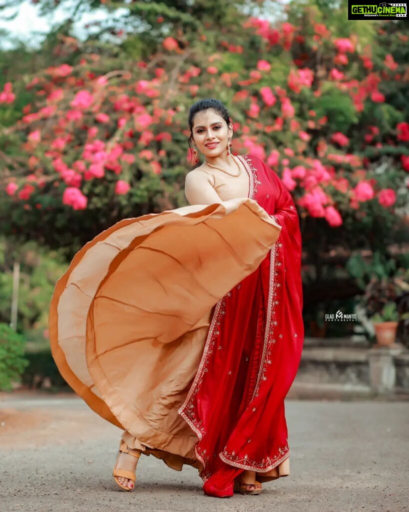 Dhanya Mary Varghese Instagram - I hope this Vishu will bring cheer, prosperity, and peace into your life. Happy Vishu 💛💛💛❤ MUA : @divyas_makeover_ DOP : @jeevas_gladmantis @_raylightsphotography_ 👗 : @thanzscouture #dhanyamaryvarghese #actress #model #dancer #salwarsuits #elegant #malayalammovies #malayalamserial #biggboss #biggbossmalayalamseason4 #photography #photooftheday #photoshoot#vishu #festival