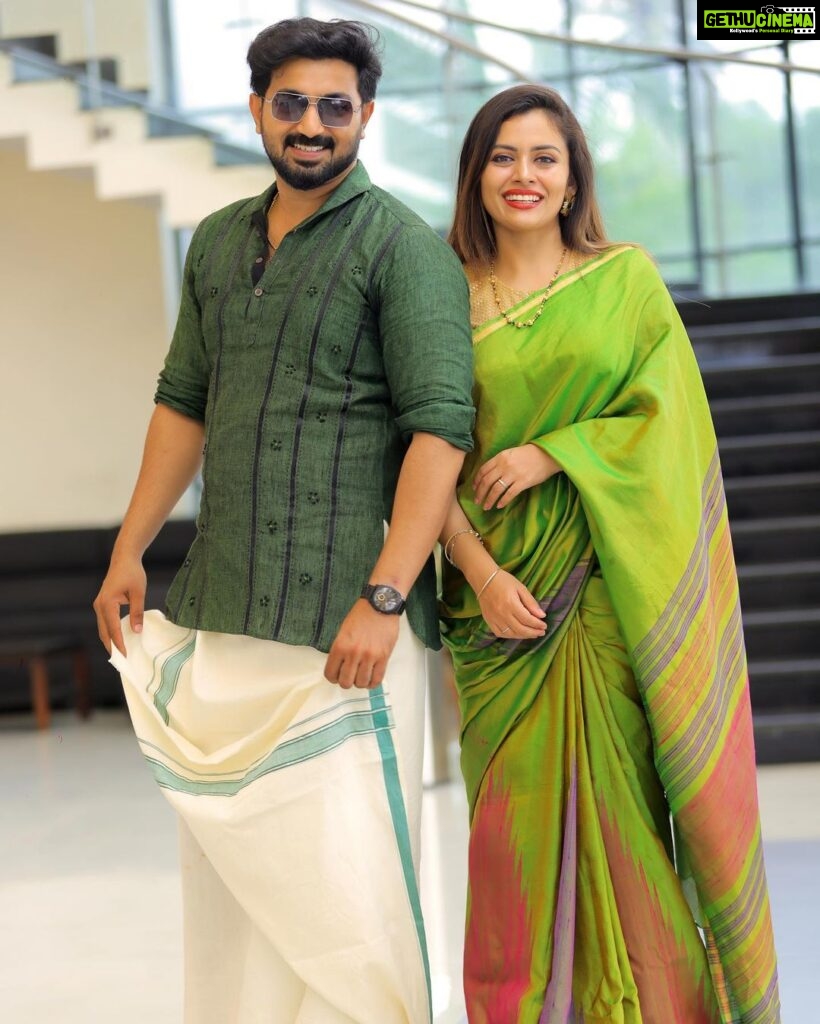Dhanya Mary Varghese Instagram - Psychology says people who wear green never have a dull moment. 😊 📸 @shalupeyad #johnjacob #dhanyamaryvarghese #actors #actorscouple #lifewithjod #greendress #traditional #traditionallook #dancers #dancelovers #asianet