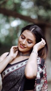 Dhanya Mary Varghese Instagram - Sarees truly are dresses with a soul.

Costumes : @byhand.in
MUA : @divyas_makeover_
DOP : @_raylightsphotography_

#dhanyamaryvarghese #actress #malayalammovies  #malayalamserial #biggboss #biggbossmalayalamseason4 #reeloftheday #photoshoot